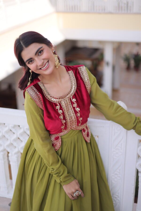 PREMIUM READYMADE GOWN