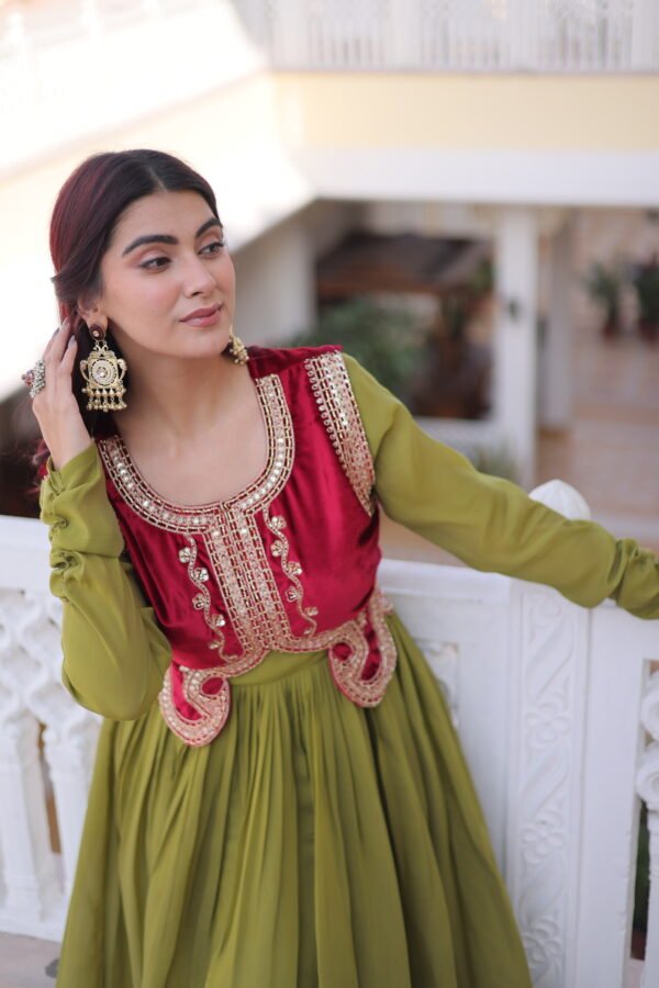 PREMIUM READYMADE GOWN