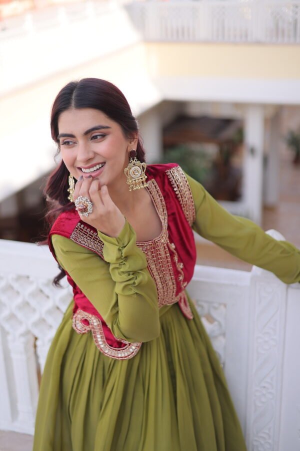 PREMIUM READYMADE GOWN